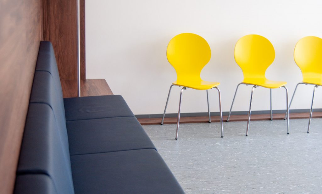 Sitzplatz-Wartezimmer-Hausarztpraxis-Radibor